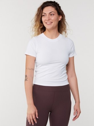 Vuori Pose Fitted T-Shirt - Women's 1