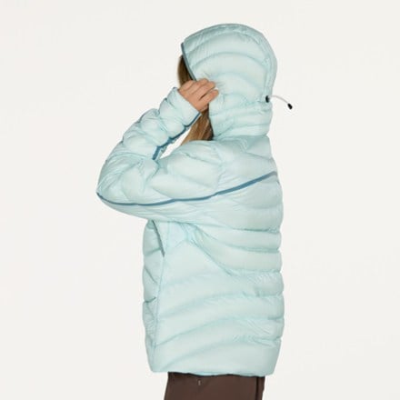 SENIQ Wildpuff Down Hoodie - Women's 4