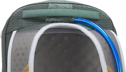 Osprey Nebula 32 Pack Hydration port & tube routing