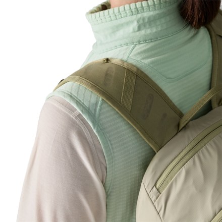 Patagonia R1 Vest - Women's 6
