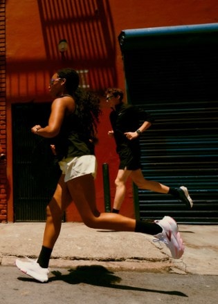 Brooks Dash Shorts - Women's 4