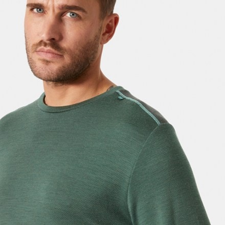 Helly Hansen Lifa Merino Midweight Crew Base Layer Top - Men's 4
