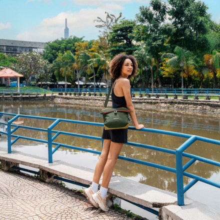 Location Image for Viso Crossbody Tote Bag