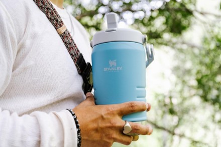 Location Image for IceFlow Vacuum Water Jug with Flip Straw Lid - 40 fl. oz.