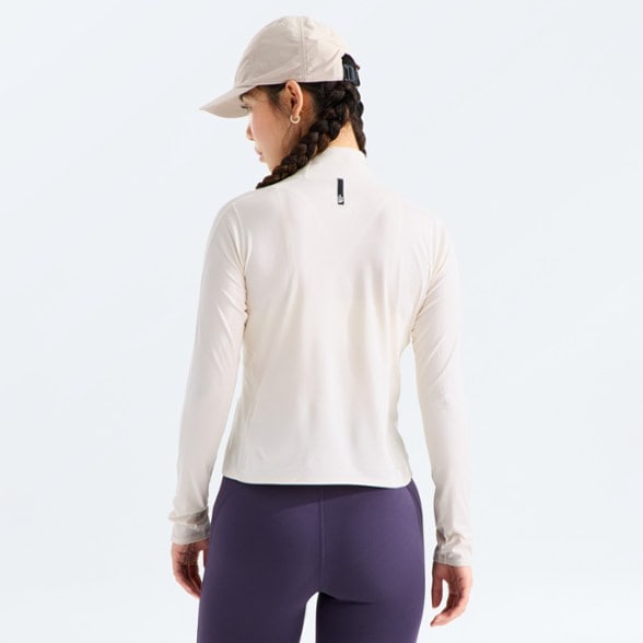 On Body Image of color White Dune Light Heather