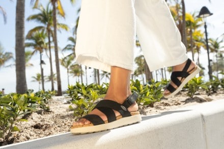 KEEN Elle Criss Cross Sandals - Women's 9
