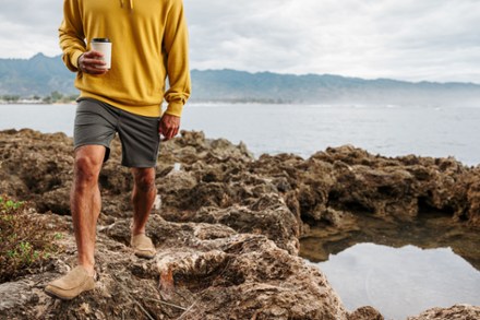 OluKai Kipuka Hulu Slippers - Men's 6