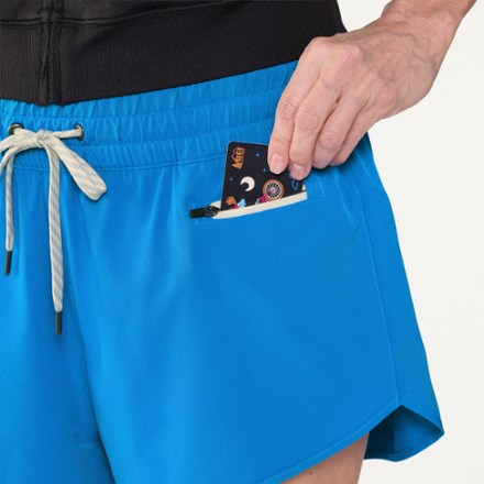 Vuori Clementine 2.5" Shorts - Women's 4