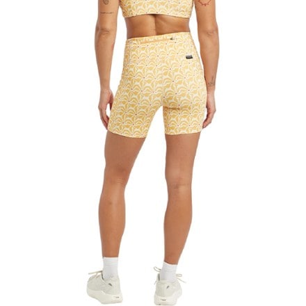 Oiselle Pockito 6" Shorts - Women's 1