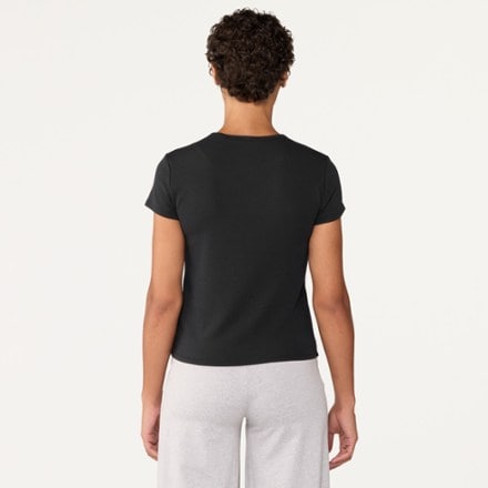 Vuori Everyday Cotton Stretch Fitted T-Shirt - Women's 2