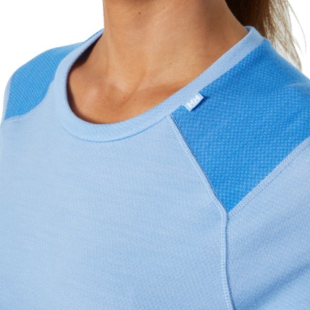 Helly Hansen LIFA Merino Midweight Crew Base Layer Top - Women's 4
