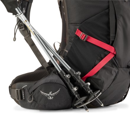 Osprey Aether Plus 70 Pack - Men's Hydration port & tube routing (Black)