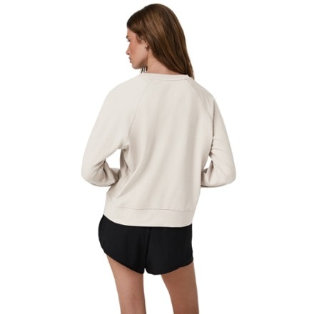 Vuori Long-Sleeve Halo Crew Pullover - Women's 2
