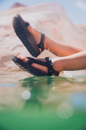 Location Image for Midform Universal Sandals - Women's