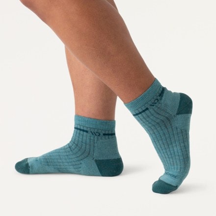 Wide Open Single Stripe Cushioned Quarter Socks - Women's 2