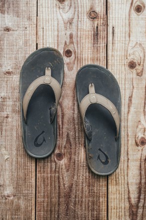 OluKai 'Ohana Flip-Flops - Men's 4