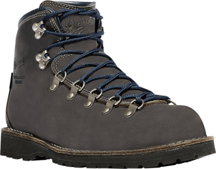 danner mountain pass hiking boots