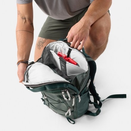 Matador 24 L Adventure Pack Hydration reservoir not included