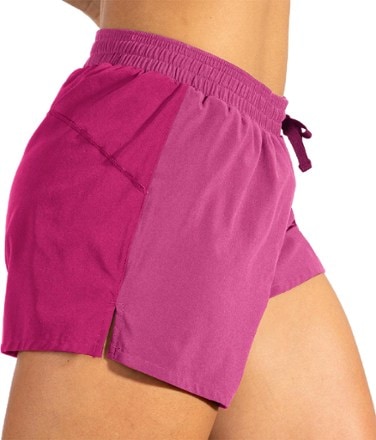 Brooks Moment 5" Shorts - Women's 3