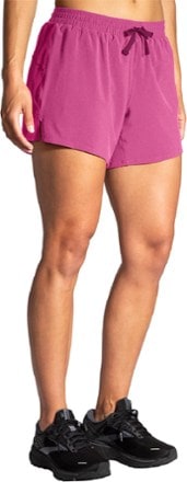 Brooks Moment 5" Shorts - Women's 1