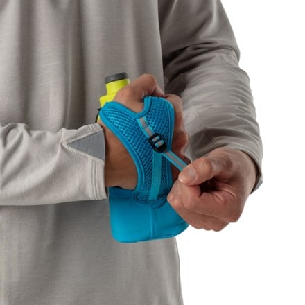 Nathan QuickSqueeze Lite Water Bottle - 12 fl. oz. 4