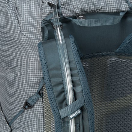 REI Co-op Flash Air 50 Pack - Men's Hydration port & tube routing