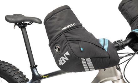 45NRTH Cobrafist Bike Pogies 4