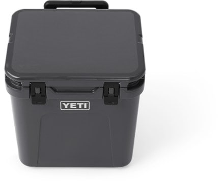 YETI Roadie 48 Wheeled Cooler Interior (Charcoal)