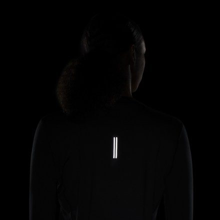 Nike Element Long-Sleeve Crew Running Top - Women's 8
