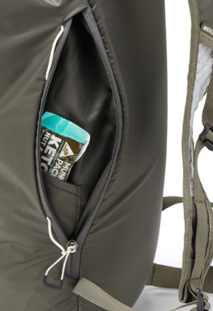 REI Co-op Flash 18 Pack - Latino Outdoors Edition 8