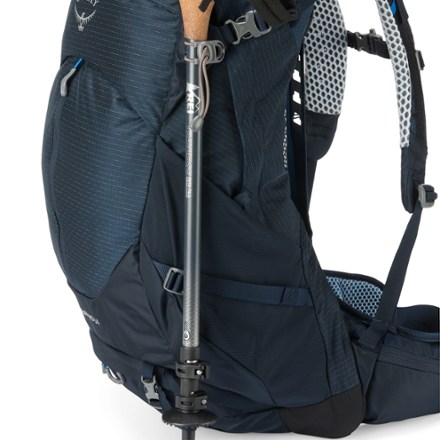 Osprey Stratos 34 Pack - Men's Trekking pole attachments