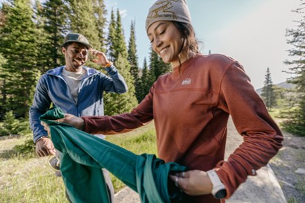 Location Image for Swiftland Thermal Running Crew Pullover - Women's