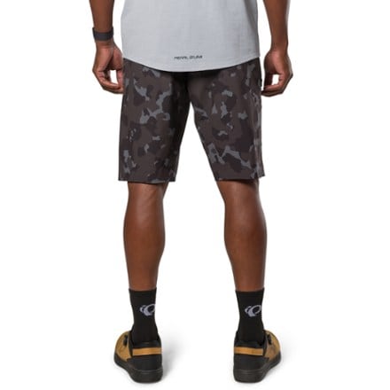 PEARL iZUMi Summit Shell Bike Shorts - Men's 2