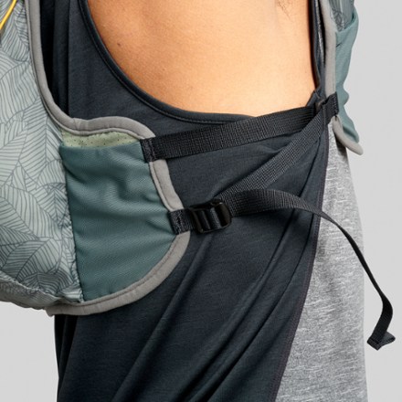 Ultimate Direction Trail Hydration Vest 8