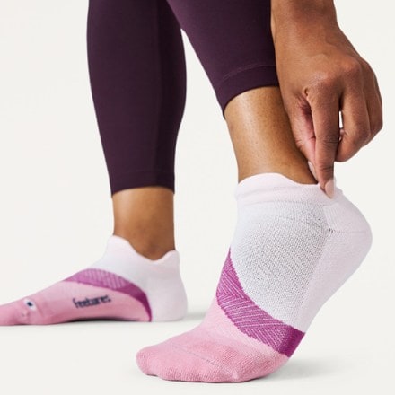 Feetures Elite Light Cushion No Show Tab Socks 1