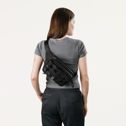 Chrome Barrage 5 L Sling Bag 1