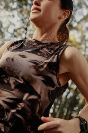 Location Image for Merino Blend 125 Cool-Lite Speed Tank Top Motion AOP - Women's