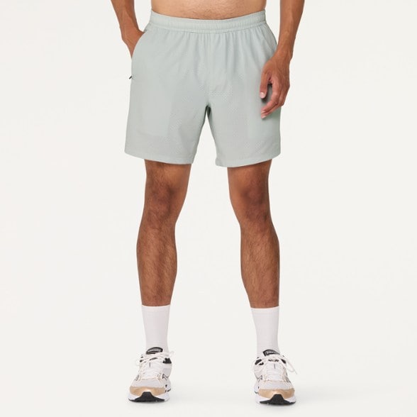 Model info: Height: 6'2" | Waist: 32" | Inseam: 33" | Wearing size: M