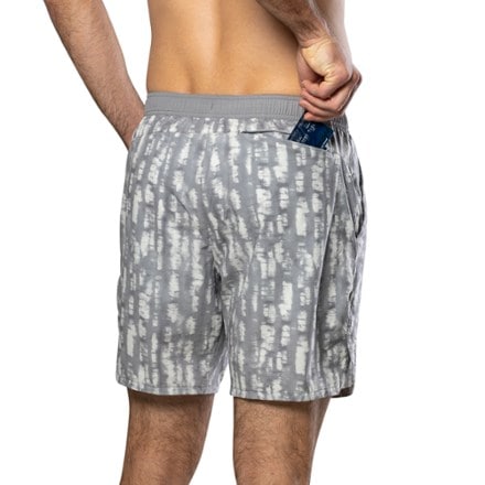 Nathan Printed Essential 7" Shorts 2.0 - Men's 6