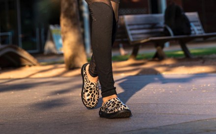OOFOS OOCloog Clogs - Women's 9