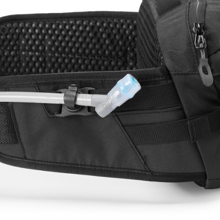 DAKINE Hot Laps 5 L Hip Pack Hydration integration