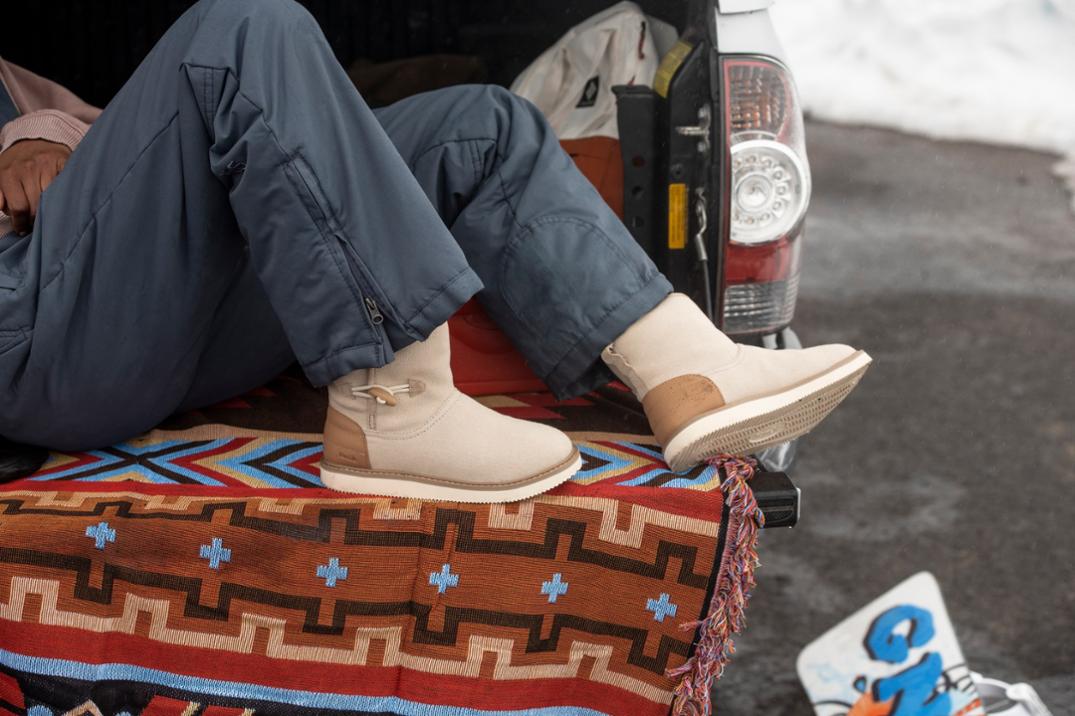 Location Image for Cozy Vibe Surf Check SL Boots - Women's