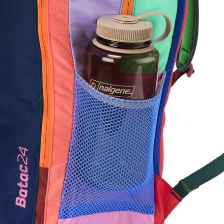 Cotopaxi Batac 24 L Del Dia Pack Water bottle pocket (Water bottle sold separately)