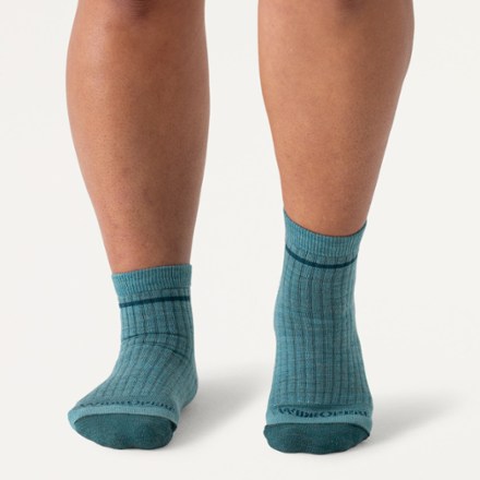 Wide Open Single Stripe Cushioned Quarter Socks - Women's 3
