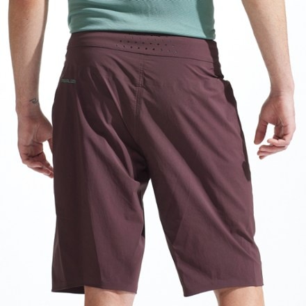 PEARL iZUMi Summit Pro Shell Bike Shorts - Men's 2
