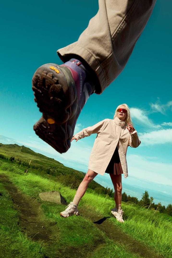 Location Image for SpeedARC Matis Mid GTX Hiking Sneakers - Women's