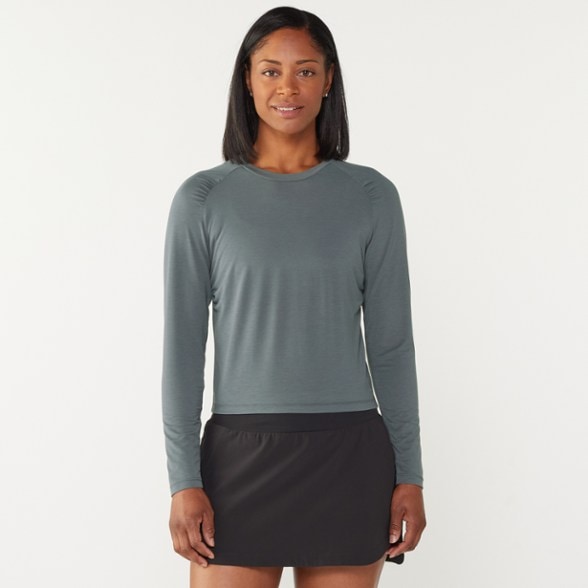 Model info: Height: 5' 10" | Chest: 31" | Waist: 28" | Wearing size: M