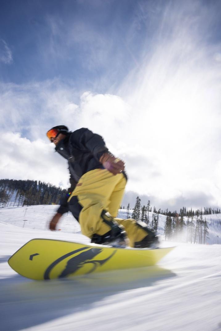 Location Image for Carbon Coda Snowboard - 2024/2025