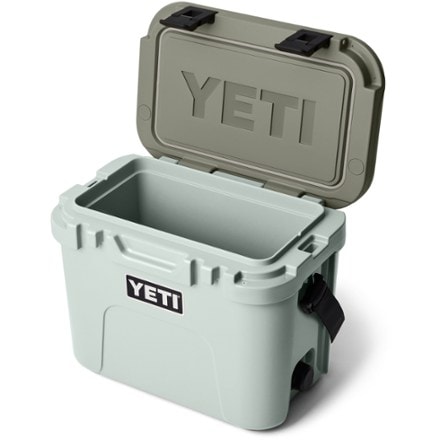 YETI Roadie 15 Cooler 4