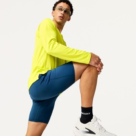 Brooks Dash 8" Half Tights - Men's 4